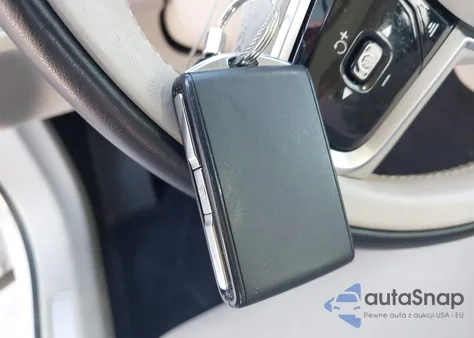 2023 Volvo Xc60 B5 Plus Bright Theme z USA, uszkodzony, nr VIN YV4L12REXP1359748